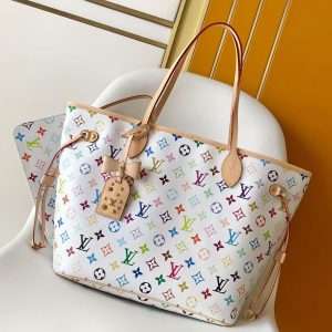 p680    This Neverfull medium handbag originates from the Louis Vuitton x Takashi Murakami reissue collection. Crafted from vibrant Monogram coated canvas, it features a refined silhouette that artfully reinterprets the brand's iconic elements through the dynamic style of Japanese artist Takashi Murakami.The tote's side straps offer versatile styling—tightened or loosened for distinct looks. Slim handles facilitate shoulder or elbow carry, while the detachable zippered pouch doubles as a clutch or pocket. 28 x 14 x 31 cm (H x W x L)